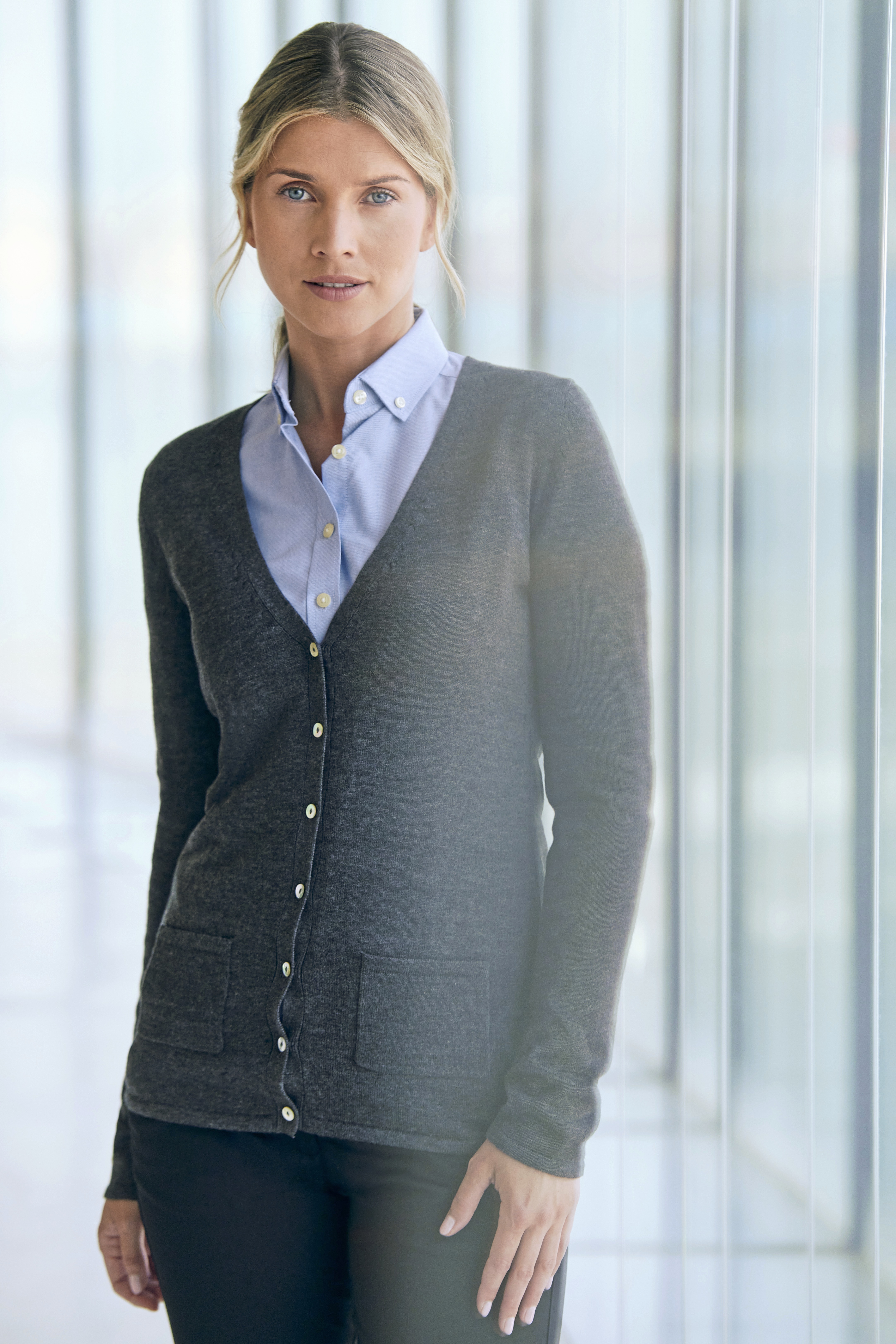 Ladies´ Lightweight V-Neck Cardigan - Henbury