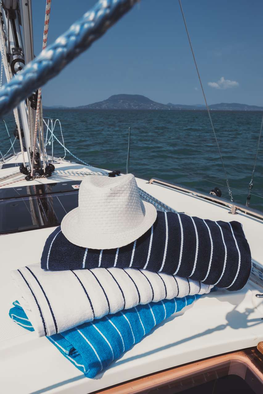 OLIMA BEACH STRIPED TOWEL - Olima