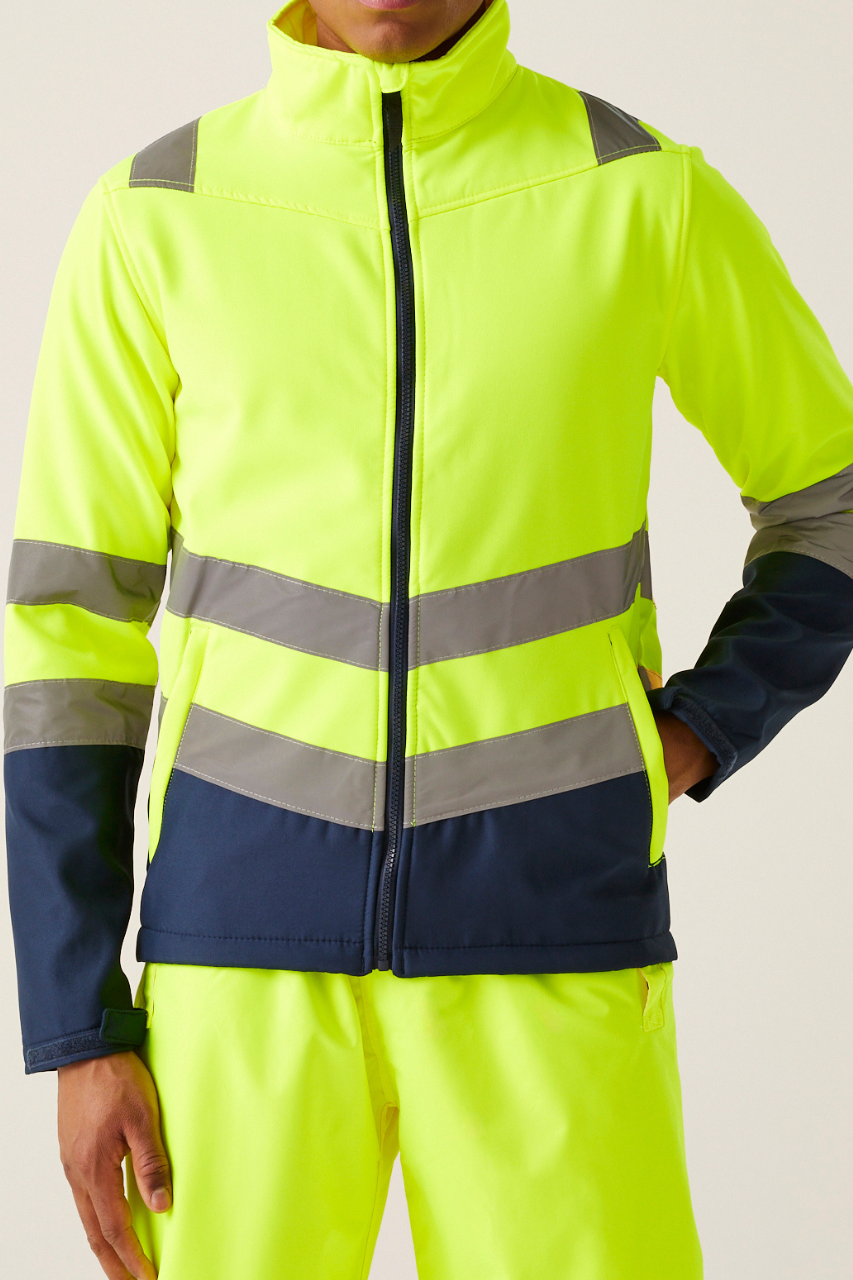 PRO HI-VIS SOFTSHELL JACKET - Regatta